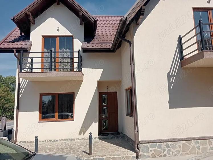 Casă cu 5 camere în Vatra Satului