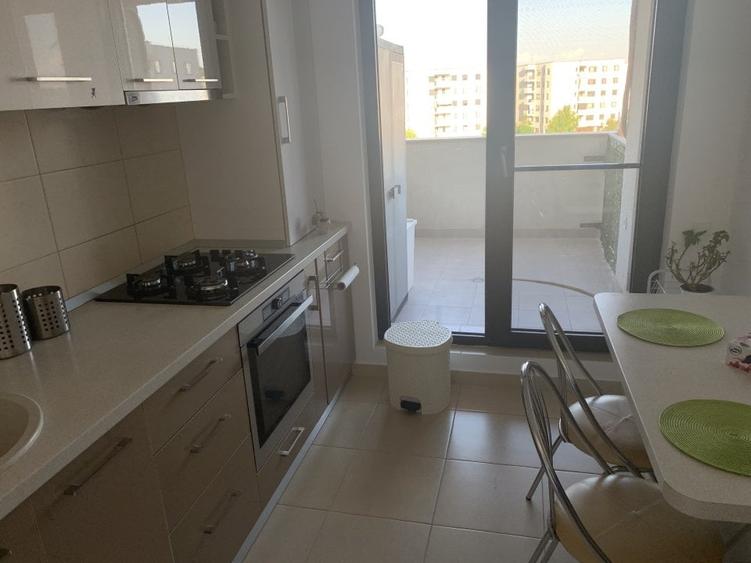 Apartament cu 3 camere semidecomandat în Băneasa
