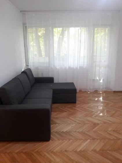 Apartament cu 3 camere semidecomandat în Mihai Bravu