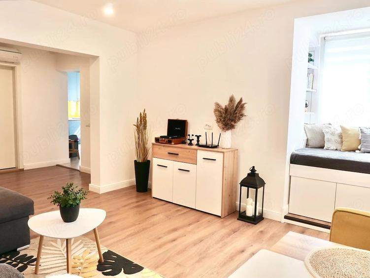 Apartament cu 3 camere semidecomandat în Sud