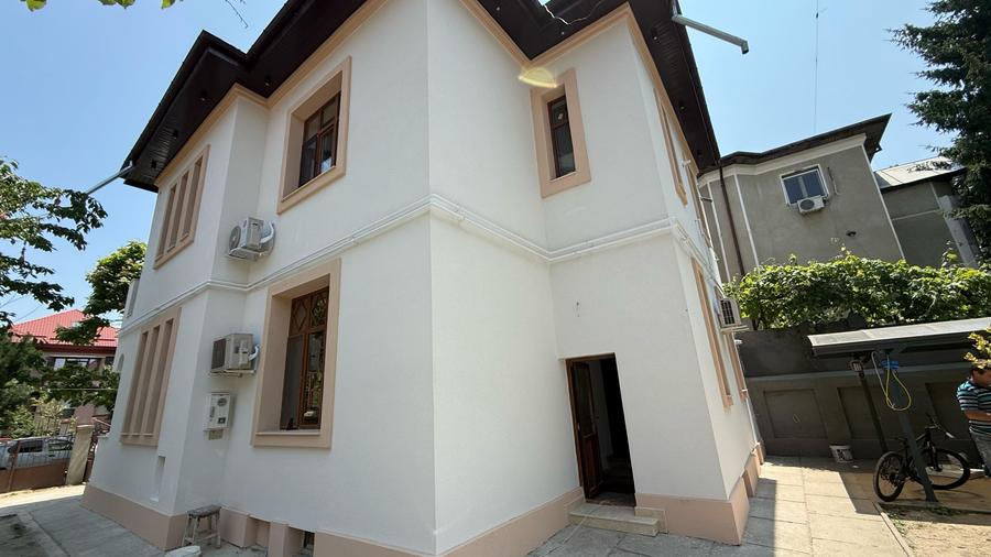 Apartament cu 5 camere decomandat, mobilat în Cotroceni