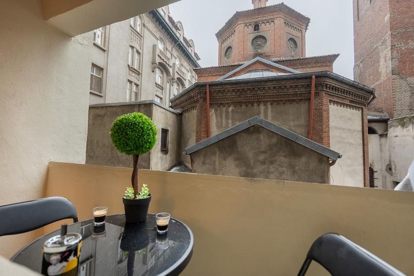 Apartament cu 5 camere decomandat, mobilat în Magheru