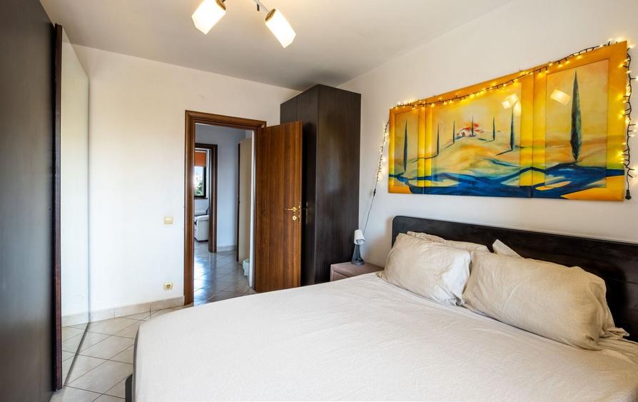 Apartament cu 3 camere semidecomandat, mobilat în P-ța Unirii