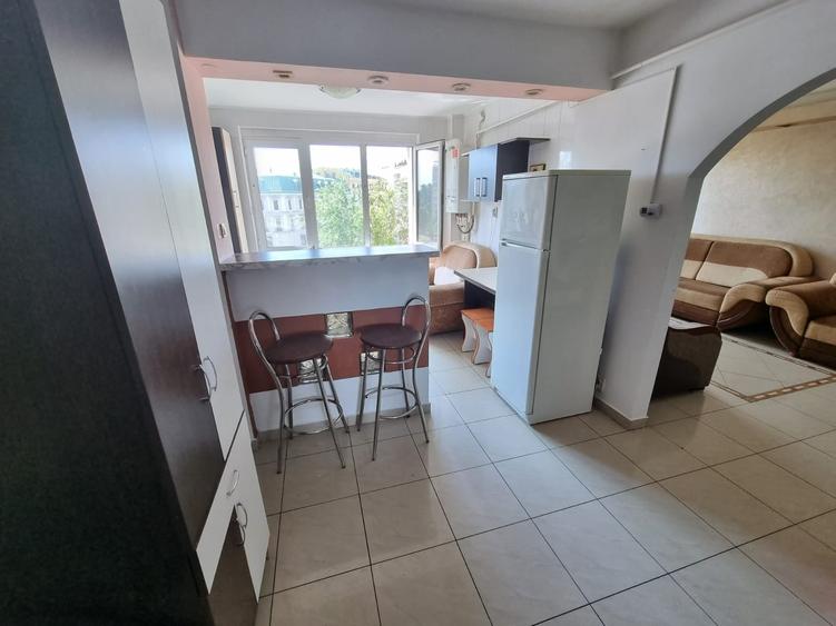 Apartament cu 2 camere semidecomandat în Piața Unirii