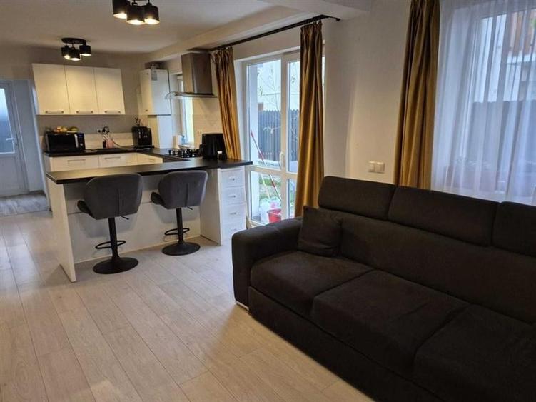Duplex cu 3 camere cu Canalizare în Triaj