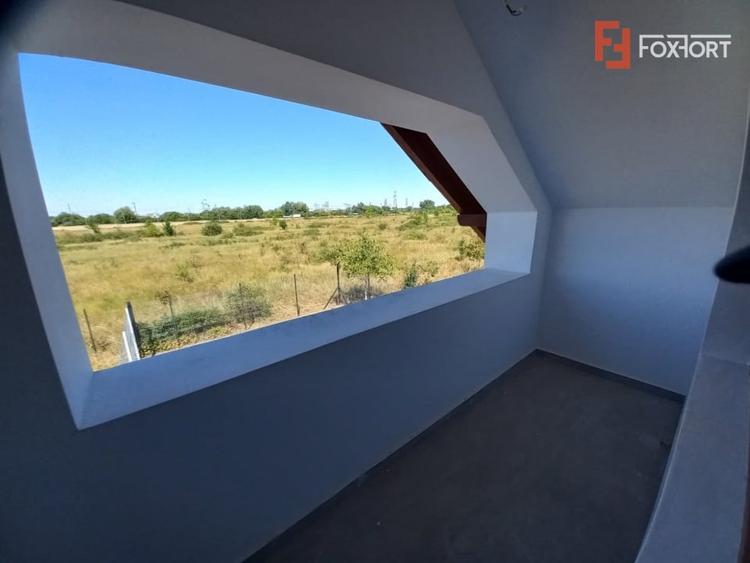 Duplex cu 4 camere decomandat cu Canalizare în Plopi