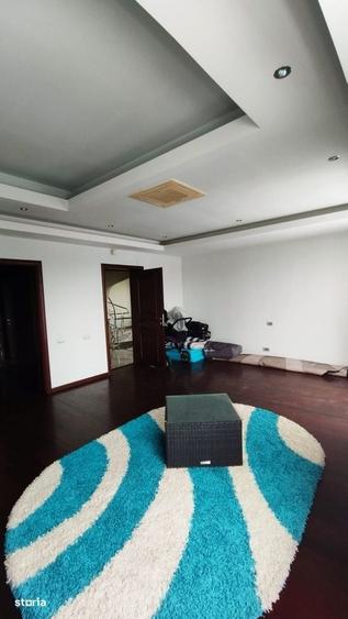 Casă cu 4 camere cu Teren 1130 Mp în Central