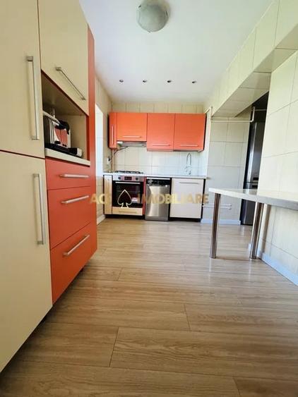 Apartament cu 3 camere decomandat, mobilat în Calea Călărașilor