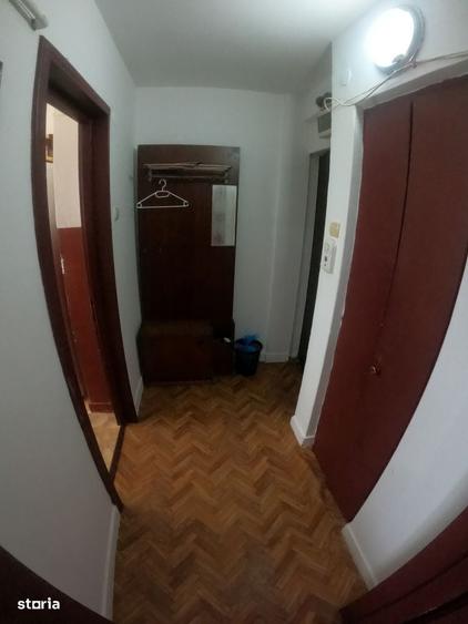 Apartament cu 2 camere semidecomandat în Uiești