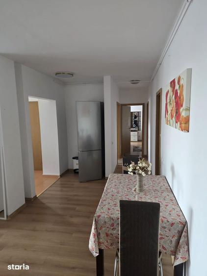 Apartament cu 4 camere semidecomandat în Central