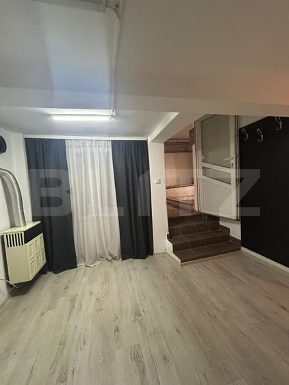 Apartament cu 5 camere decomandat, mobilat în Reghin