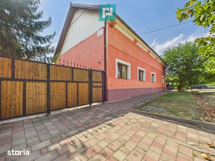 Casă cu 6 camere cu Teren 3800 Mp în Central