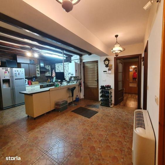 Casă cu 4 camere cu Teren 38 Mp în Tei