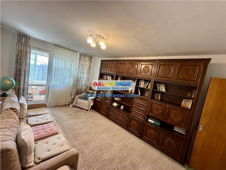 Apartament cu 3 camere decomandat, mobilat în Berceni
