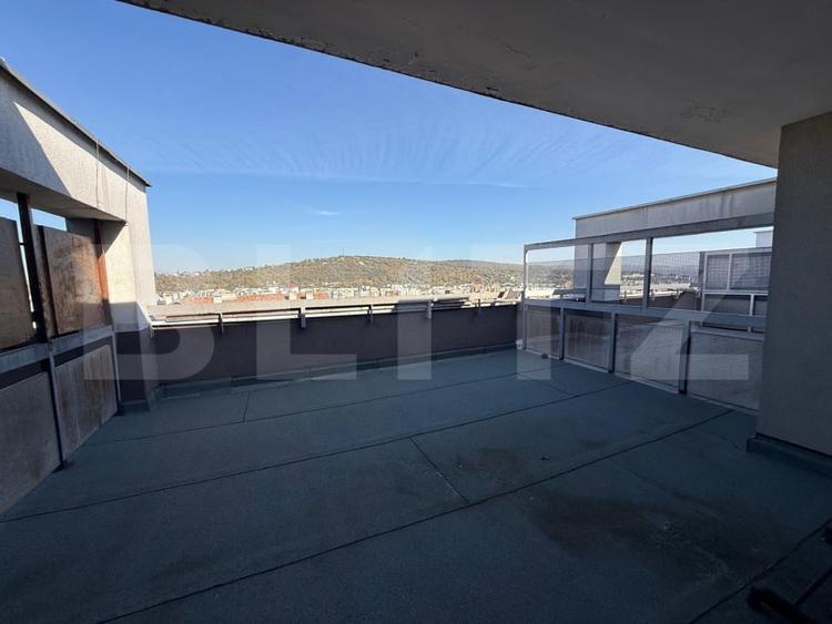 Apartament cu 3 camere decomandat, mobilat în Tudor
