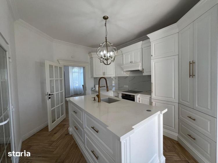 Casă cu 6 camere cu Teren 1500 Mp în Central