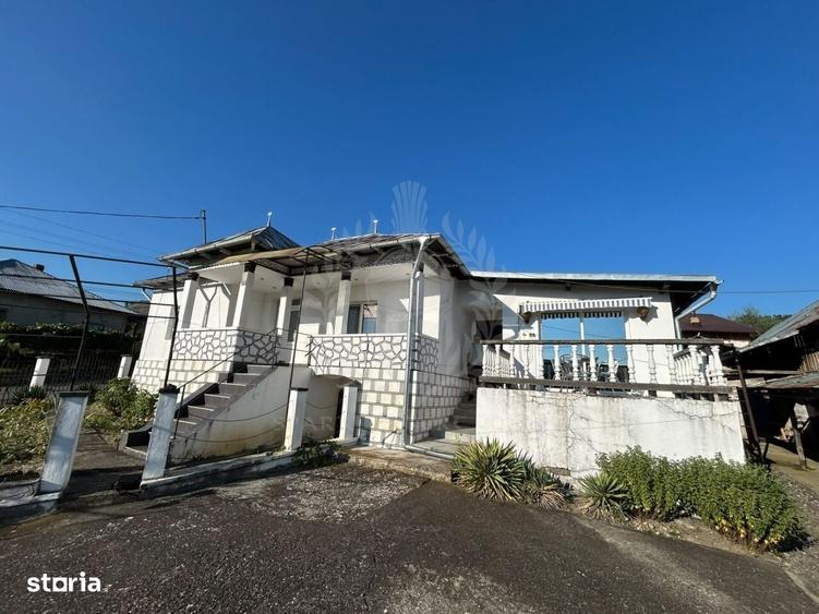 Casă cu 4 camere în Vâlcănești