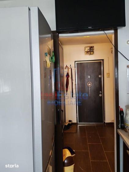 Apartament cu 2 camere semidecomandat în Podu Roș