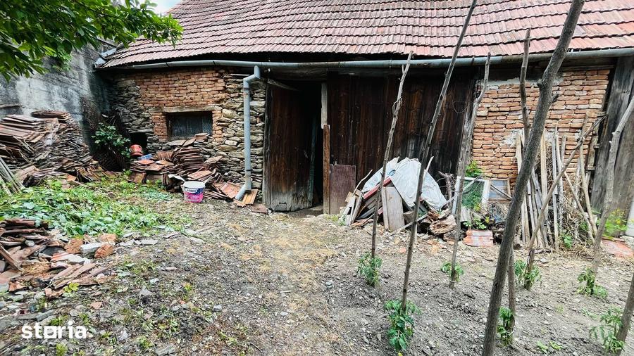 Casă cu 3 camere cu Teren 1049 Mp în Central
