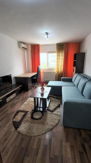 Apartament cu 2 camere semidecomandat, mobilat în 1 Mai