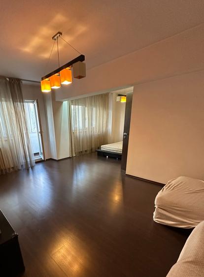 Apartament cu 3 camere decomandat, mobilat în Dristor