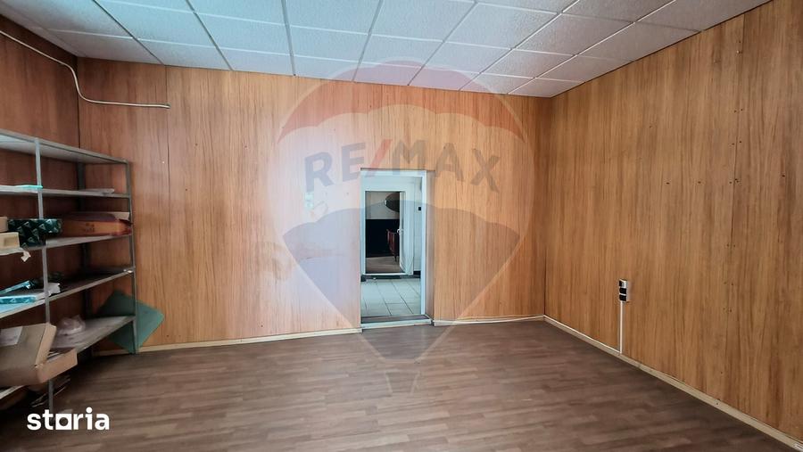 Casă cu 3 camere semidecomandat cu Teren 138 Mp în Piața Centrală