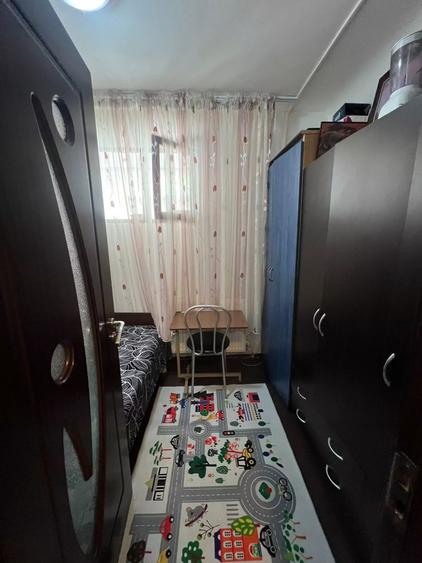 Apartament cu 2 camere semidecomandat în Craiovița Nouă