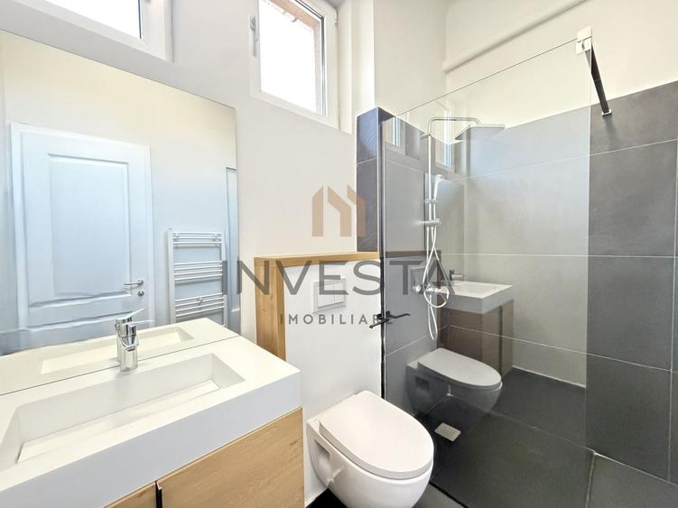Apartament cu 4 camere semidecomandat în Central