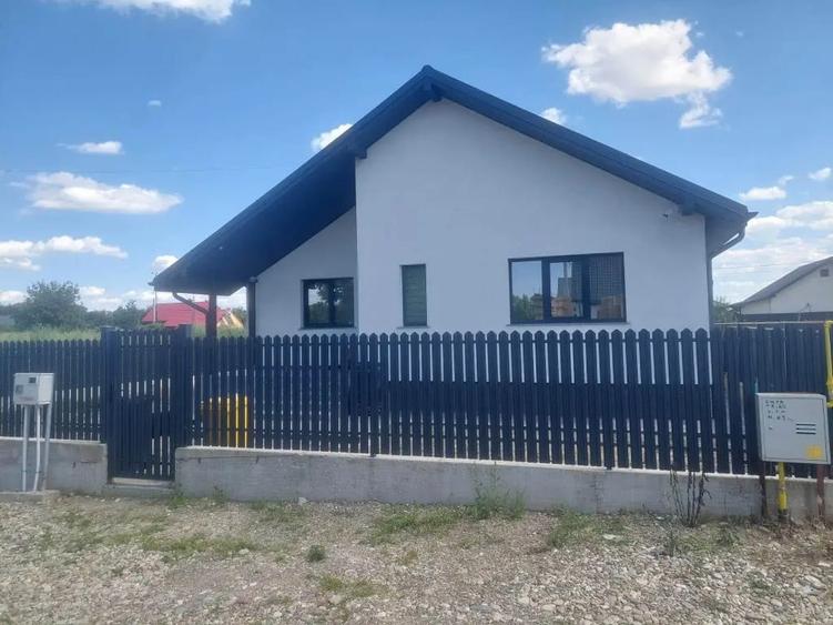 Casă cu 3 camere în Hemeiuș