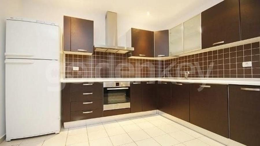 Apartament cu 3 camere semidecomandat în Herăstrău