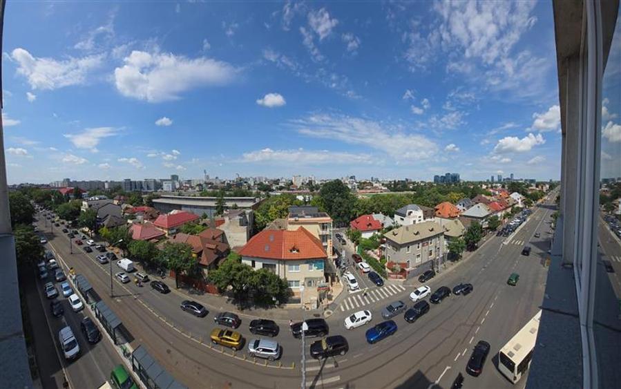 Apartament cu 3 camere semidecomandat în Barbu Văcărescu