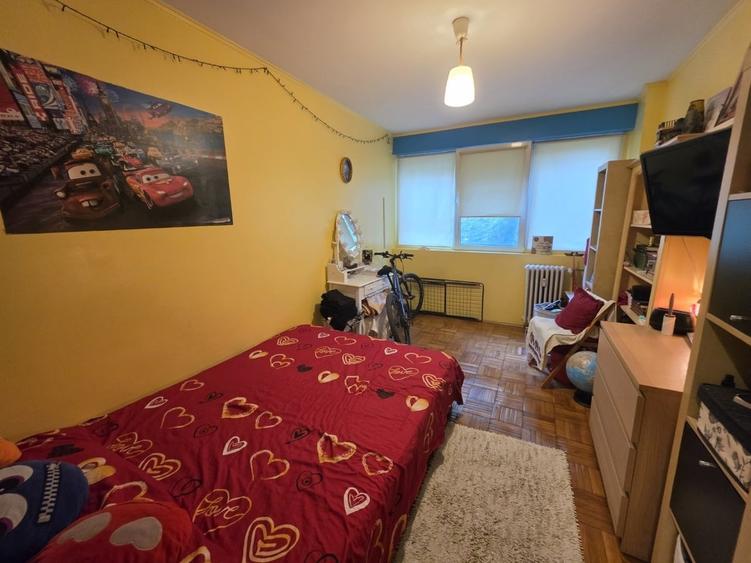 Apartament cu 3 camere semidecomandat în Baba Novac