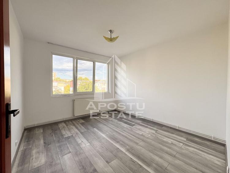 Apartament cu 2 camere semidecomandat, mobilat în Micro 4