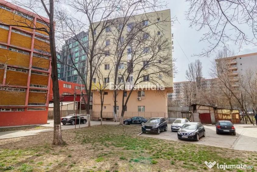 Apartament cu 3 camere semidecomandat în Regie