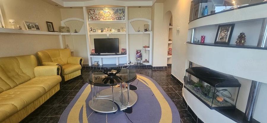 Apartament cu 4 camere decomandat în Central
