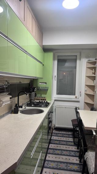 Apartament cu 3 camere semidecomandat în Central