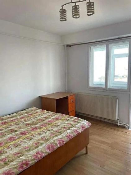 Apartament cu 3 camere decomandat în Casa de Cultură