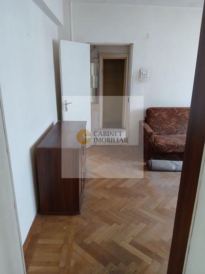 Apartament cu 3 camere semidecomandat în Kogălniceanu