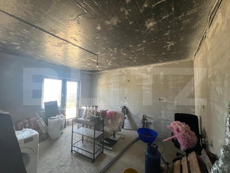 Casă individuală cu 5 camere cu Canalizare în Malu Mare