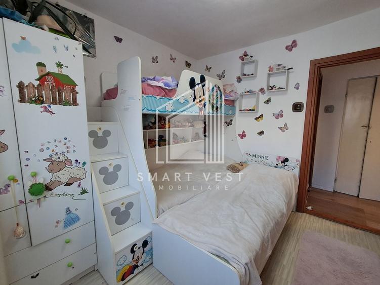 Apartament cu 3 camere semidecomandat, mobilat în Micro 16