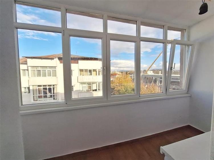 Apartament cu 3 camere decomandat în Mioriței