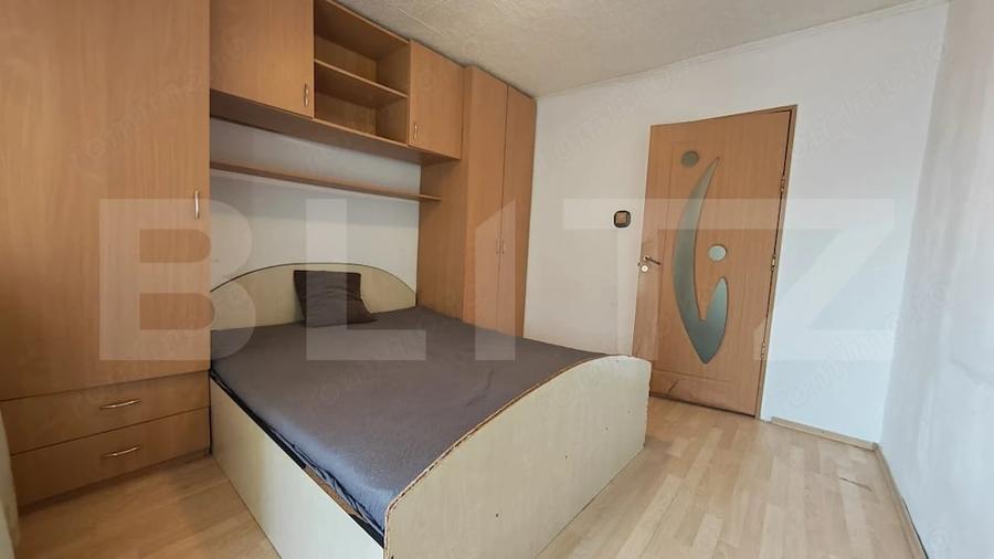 Apartament cu 3 camere,decomandat, zona Nufarul - 4