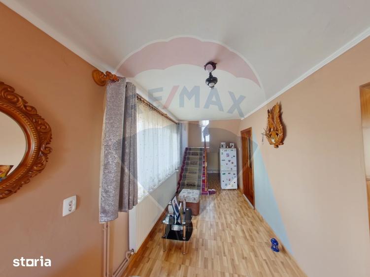 Casă cu 4 camere cu Teren 900 Mp în Central