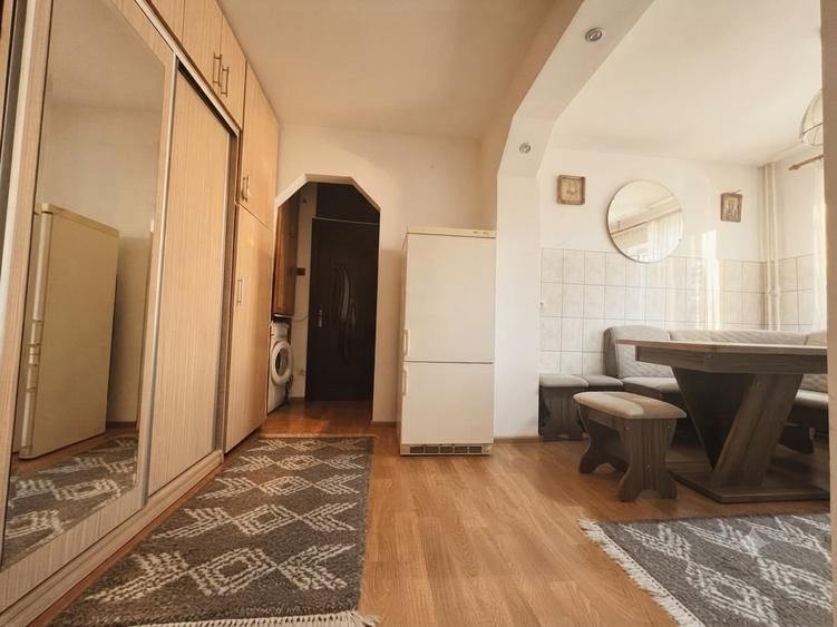 Apartament cu 2 camere decomandat în Nicolina