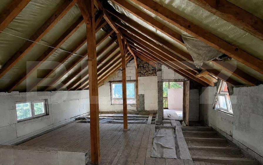 Casă cu Teren 559 Mp în Romanești