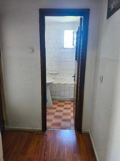 Apartament cu 3 camere semidecomandat, mobilat în Dărmănești