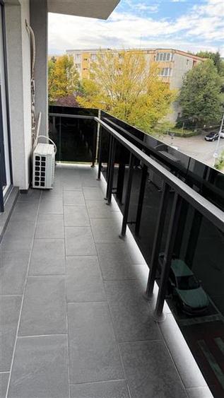 Apartament cu 3 camere semidecomandat, mobilat în Zorilor