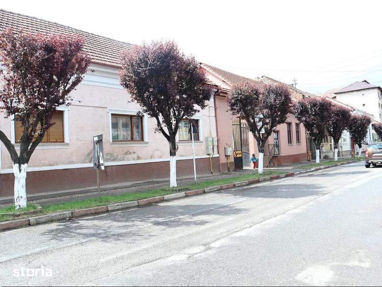 Casă cu 2 camere cu Teren 414 Mp în Central