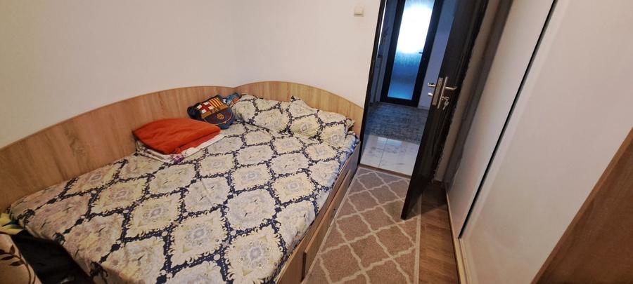 Apartament cu 4 camere decomandat în Est