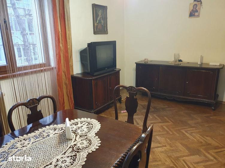 Apartament cu 4 camere decomandat în Drumul Taberei